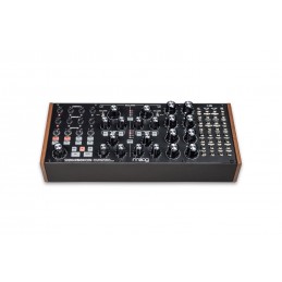 Synth Analogico Semi-Modulare poliritmico formato Euro Rack