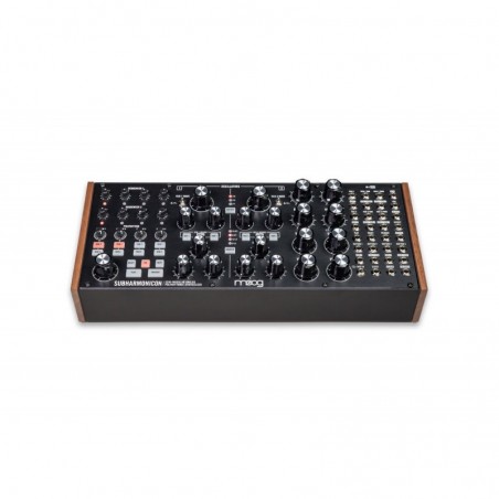 Synth Analogico Semi-Modulare poliritmico formato Euro Rack
