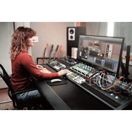 Interfaccia audio desktop Gen 2 18x24 Thunderbolt 3 con 8 Pre per Mac e Windows  con pacchetto Essential