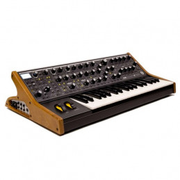MOOG SUBSEQUENT 37 SINTETIZZATORE ANALOGICO PARAFONICO 37 TASTI