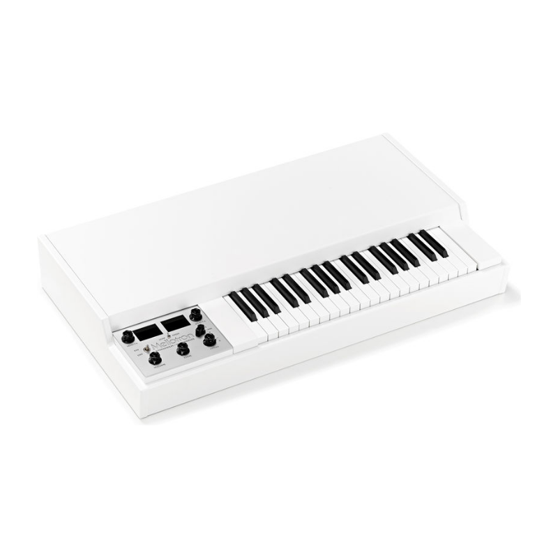 MELLOTRON M4000D SYTHESISER